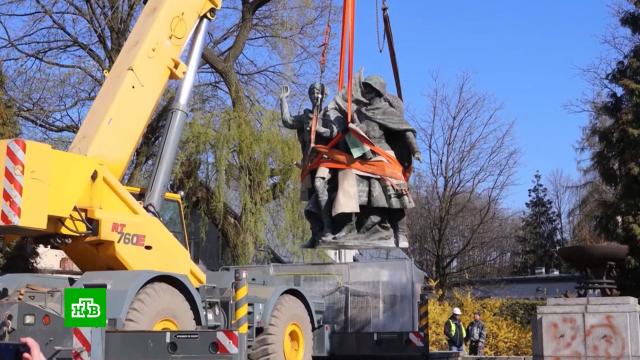 Власти Польши сносят оставшиеся памятники советским солдатам