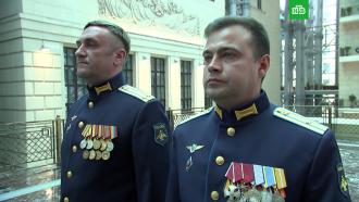 Шойгу вручил двум участникам спецоперации на Украине звезды Героя России
