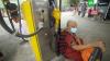 Премьер Шри-Ланки: в стране осталось бензина на один день