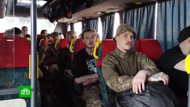Раненых украинских бойцов с «Азовстали» привезли на лечение в больницу