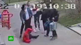 В Петрозаводске подростки толпой избили мужчину <nobr>из-за</nobr> замечания 