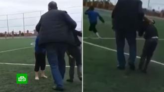 В Чечне футбольный тренер унизил учеников и столкнул лбами