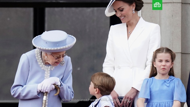 70 лет на троне: Елизавета II отметила годовщину правления в окружении семьи.Великобритания, Елизавета II, монархи и августейшие особы, принц Гарри, принц Уильям, принц Чарльз, торжества и праздники.НТВ.Ru: новости, видео, программы телеканала НТВ