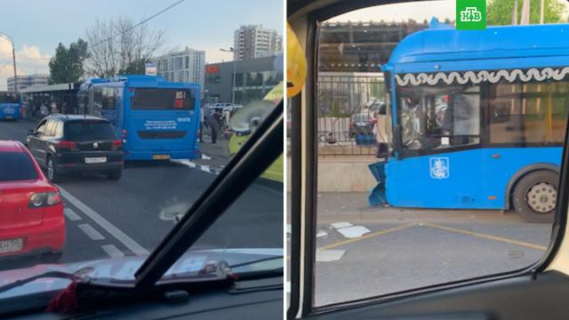 Автобус врезался в остановку в Химках: есть пострадавшие.ДТП, Московская область, Химки, автобусы.НТВ.Ru: новости, видео, программы телеканала НТВ
