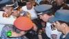 Протестующие в Армении пустили в ход грязные подгузники