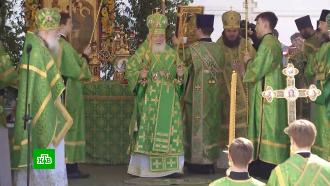 Православные верующие отмечают праздник Троицы