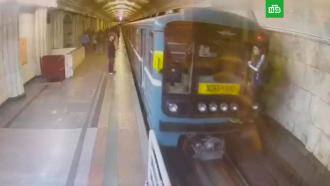 Прокатившийся на поезде в столичном метро зацепер попал на видео