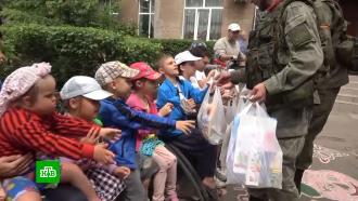 Российские военные доставили гуманитарную помощь в школу-интернат ЛНР