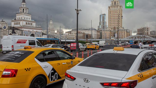 Приложение с тревожными кнопками установили в московских такси.В Москве запустили пилотный проект, в рамках которого некоторые машины такси оснастили приложением с тревожными кнопками.Москва, Росгвардия, такси.НТВ.Ru: новости, видео, программы телеканала НТВ