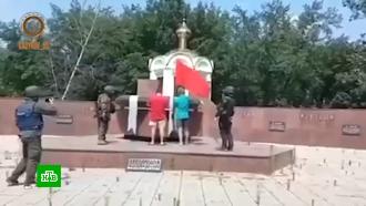 Знамя Победы установили в центре Лисичанска.НТВ.Ru: новости, видео, программы телеканала НТВ