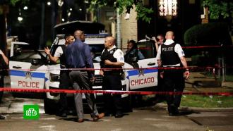 Стрельба в пригороде Чикаго: в роликах нападавшего нашли зловещие предсказания.По меньшей мере 6 человек погибли и 26 попали в больницу после нападения в пригороде Чикаго во время празднования Дня независимости. Вооруженный преступник открыл огонь по прохожим. По версии следствия, он выстрелил больше 50 раз за 20 секунд, а затем скрылся. Подозреваемого уже задержали. В полиции сообщили, что им оказался 22-летний мужчина. Сейчас он находится под стражей, скоро ему предъявят обвинение.США, парады, стрельба, торжества и праздники.НТВ.Ru: новости, видео, программы телеканала НТВ