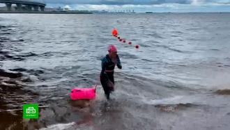 Петербурженка победила в труднейшем заплыве по Неве