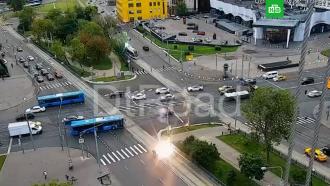 Автокран парализовал движение трамваев в районе станции метро «Пролетарская»