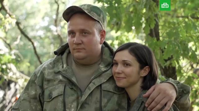 Минобороны показало воссоединение супружеской пары военнослужащих на Украине.Минобороны РФ, Украина, войны и вооруженные конфликты.НТВ.Ru: новости, видео, программы телеканала НТВ
