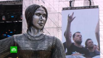 Страшная скульптура воронежской Алёнки стала символом <nobr>рок-фестиваля</nobr>