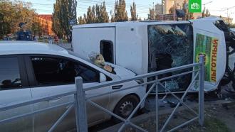 Маршрутка с пассажирами перевернулась в Омске: 9 пострадавших