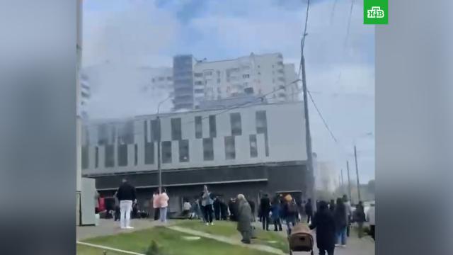 Около 100 человек эвакуировались из горящего здания на юго-западе Москвы.Москва, пожары.НТВ.Ru: новости, видео, программы телеканала НТВ