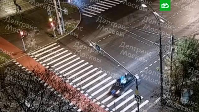 Легковушка сбила велосипедиста на пешеходном переходе на западе Москвы.ДТП, Москва, велосипеды.НТВ.Ru: новости, видео, программы телеканала НТВ