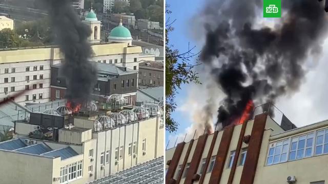 Ресторан загорелся на крыше здания в центре Москвы.Москва, пожары.НТВ.Ru: новости, видео, программы телеканала НТВ
