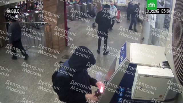 На станции «Нагатинская» столичного метро взорвался банкомат.Москва, взрывы, метро.НТВ.Ru: новости, видео, программы телеканала НТВ