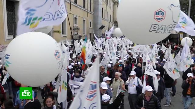 Тысячи протестующих в Риме и Милане требуют начать мирные переговоры по Украине.Италия, Украина, войны и вооруженные конфликты, митинги и протесты, оружие.НТВ.Ru: новости, видео, программы телеканала НТВ