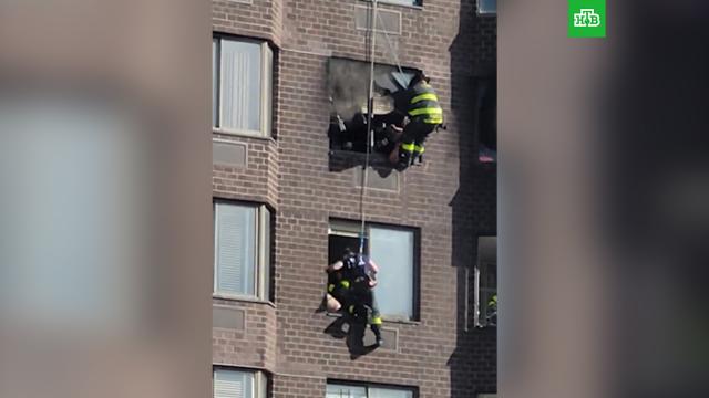 Почти 40 человек пострадали при пожаре в Нью-Йорке.Нью-Йорк, США, пожары.НТВ.Ru: новости, видео, программы телеканала НТВ