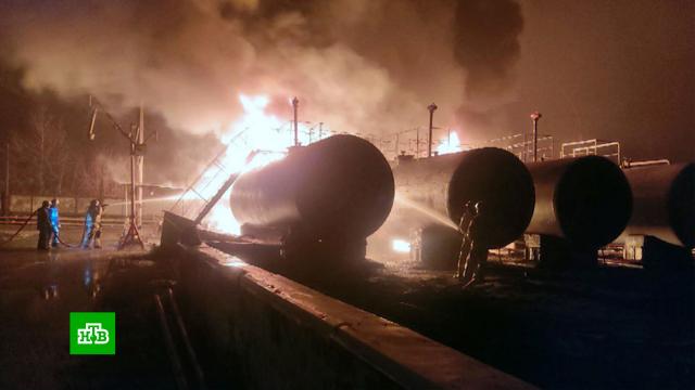 В ДНР из-за обстрелов со стороны Украины вспыхнула нефтебаза.ДНР, МЧС, нефть, пожары.НТВ.Ru: новости, видео, программы телеканала НТВ