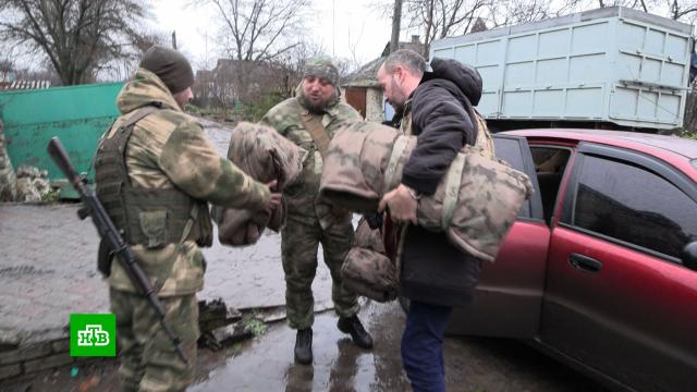 Спецоперация на Украине: волонтеры доставляют на передовую зимнее обмундирование
