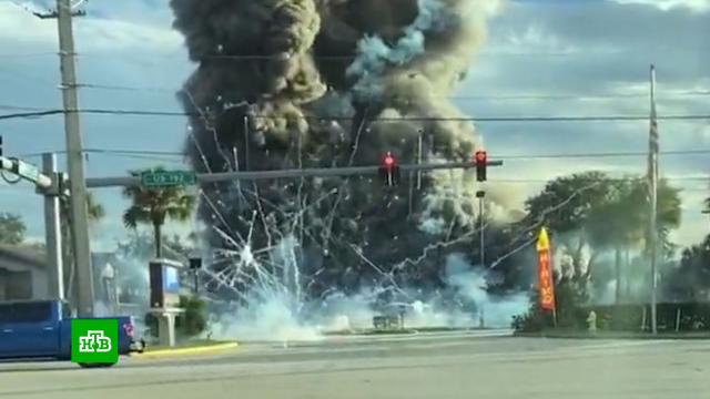 ДТП во Флориде обернулось крупным пожаром с фейерверком.ДТП, США, пиротехника.НТВ.Ru: новости, видео, программы телеканала НТВ