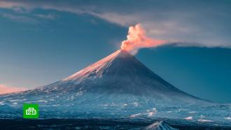 Туристов предупреждают об опасности проснувшихся на Камчатке вулканов