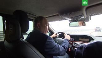Путин проехал за рулем машины по Крымскому мосту