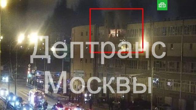 Четыре человека оказались заблокированы в горящем здании на северо-западе Москвы.Москва, пожары.НТВ.Ru: новости, видео, программы телеканала НТВ