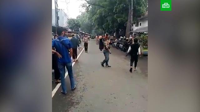 Теракт в полицейском участке в Индонезии: есть пострадавшие.Индонезия, взрывы, полиция, терроризм.НТВ.Ru: новости, видео, программы телеканала НТВ