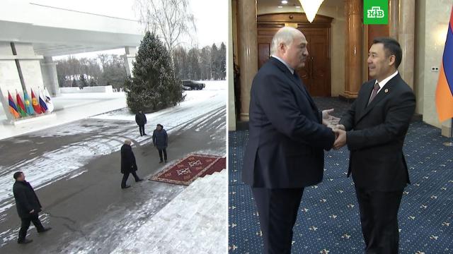 Лукашенко пришел на саммит ЕАЭС пешком из-за заглохшего Mercedes.Белоруссия, Киргизия, Лукашенко.НТВ.Ru: новости, видео, программы телеканала НТВ