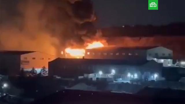 Мощный пожар на складе во Владивостоке.Владивосток, пожары.НТВ.Ru: новости, видео, программы телеканала НТВ