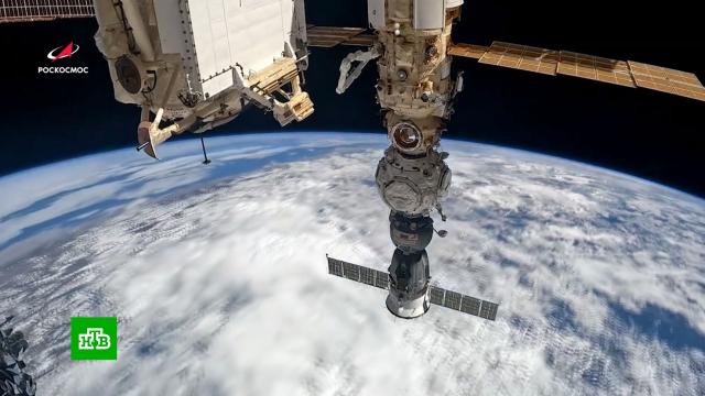В «Роскосмосе» думают, как вернуть на Землю космонавтов с поврежденного «Союза».МКС, НАСА, Роскосмос, космос, метеорит.НТВ.Ru: новости, видео, программы телеканала НТВ