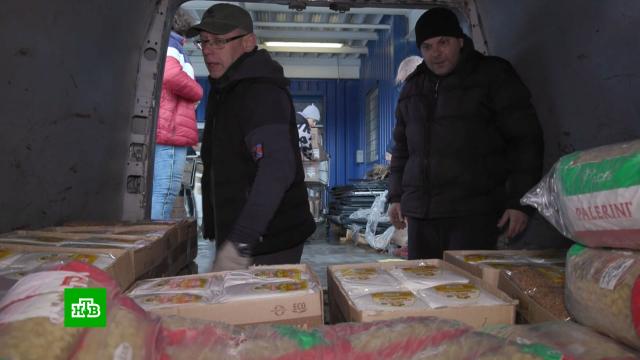 Работа под обстрелами: волонтеры развозят гуманитарную помощь в прифронтовые поселки Донбасса