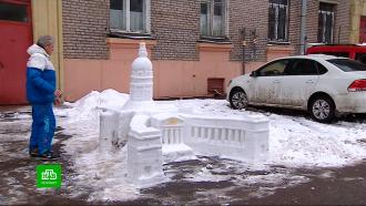 Петербургская оттепель грозит разрушить Казанский собор из снега