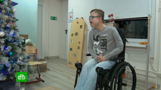 Страдающему мышечной дистрофией 16-летнему Антону нужна специальная коляска.SOS, благотворительность, болезни, дети и подростки, здоровье.НТВ.Ru: новости, видео, программы телеканала НТВ