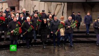 Валентина Матвиенко и депутаты Госдумы почтили память героических защитников Ленинграда