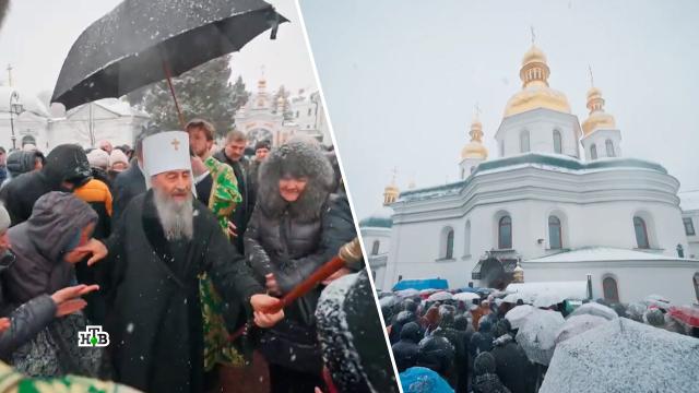 Верующие на Украине пытаются защитить православные храмы.Украина, православие, религия.НТВ.Ru: новости, видео, программы телеканала НТВ