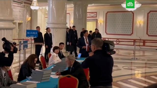 Назарбаев впервые после операции появился на публике для голосования на выборах.Казахстан, Назарбаев, выборы.НТВ.Ru: новости, видео, программы телеканала НТВ