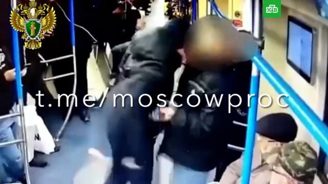 В московском метро пассажир ударил головой подростка по лицу.НТВ.Ru: новости, видео, программы телеканала НТВ