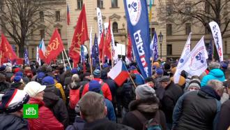 В Праге проходит массовая акция протеста металлургов.НТВ.Ru: новости, видео, программы телеканала НТВ
