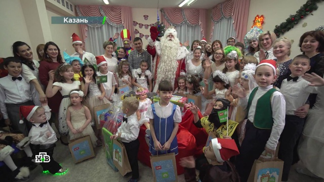 Дед Мороз окутал волшебством зимнюю Казань и подарил ее жителям новогоднее настроение.НТВ.Ru: новости, видео, программы телеканала НТВ