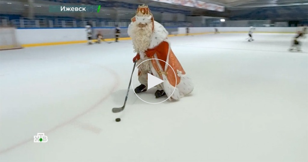 Дед Мороз в Ижевске поиграл в хоккей, заглянул на <nobr>бал-маскарад</nobr> и встретился с уникальным мальчиком Колей