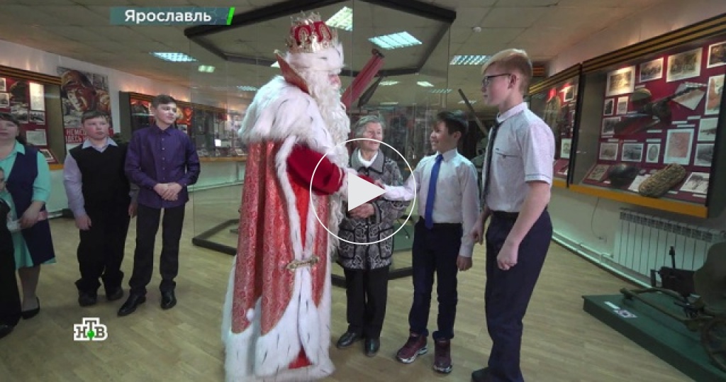 Дед Мороз в Ярославле продолжил марафон новогодних чудес и познакомился с юными супергероями