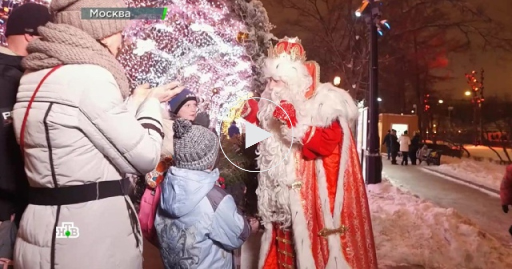 Сказочный караван Деда Мороза добрался до Москвы и окутал столицу зимним волшебством 